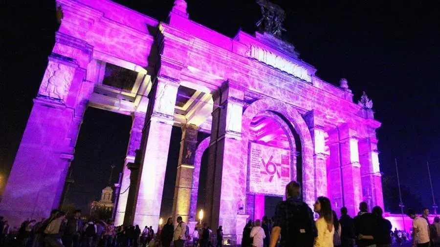 Афиша трансляции Видеопроекционное шоу на арке главного входа ВДНХ