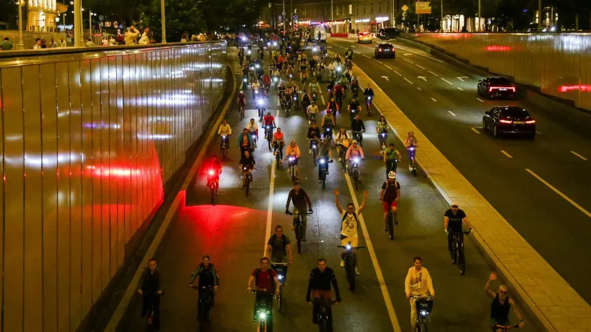 Афиша трансляции Второй Ночной велофестиваль