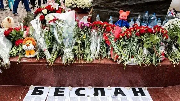 Афиша трансляции В  столице возложили цветы в память о жертвах Беслана