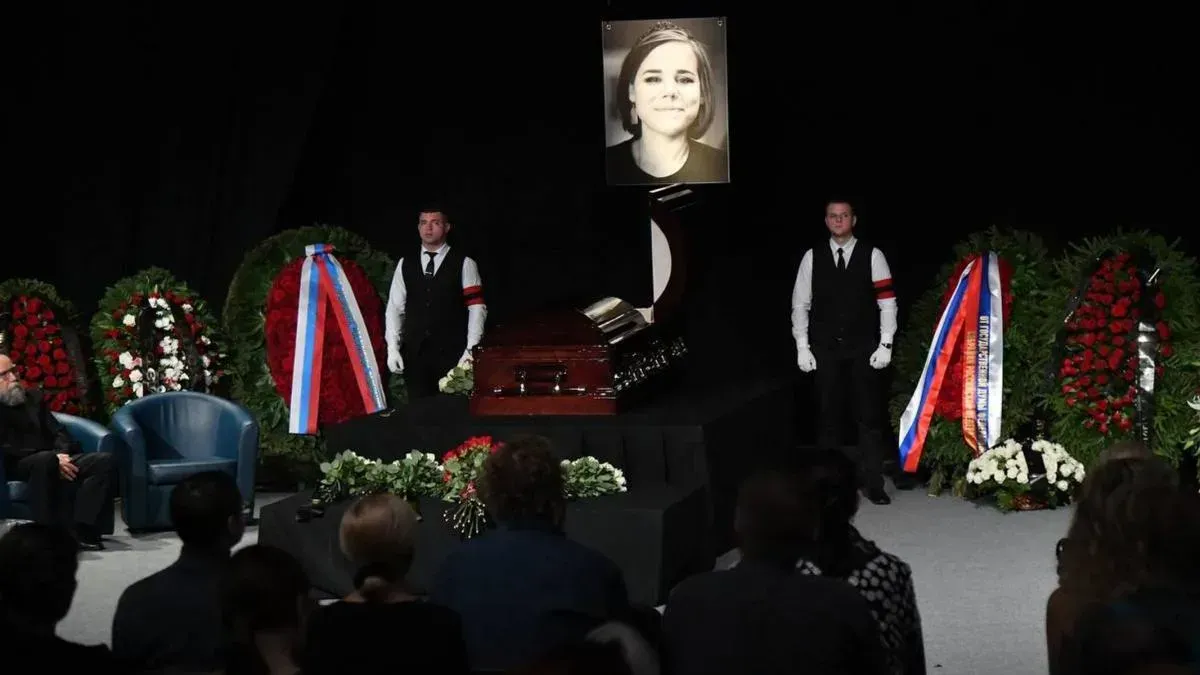 Афиша трансляции Прощание с журналисткой Дарьей Дугиной