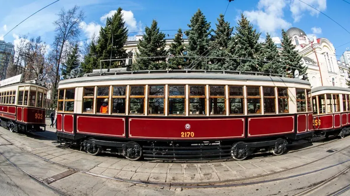 Афиша трансляции Парад ретротранспорта на Чистопрудном бульваре