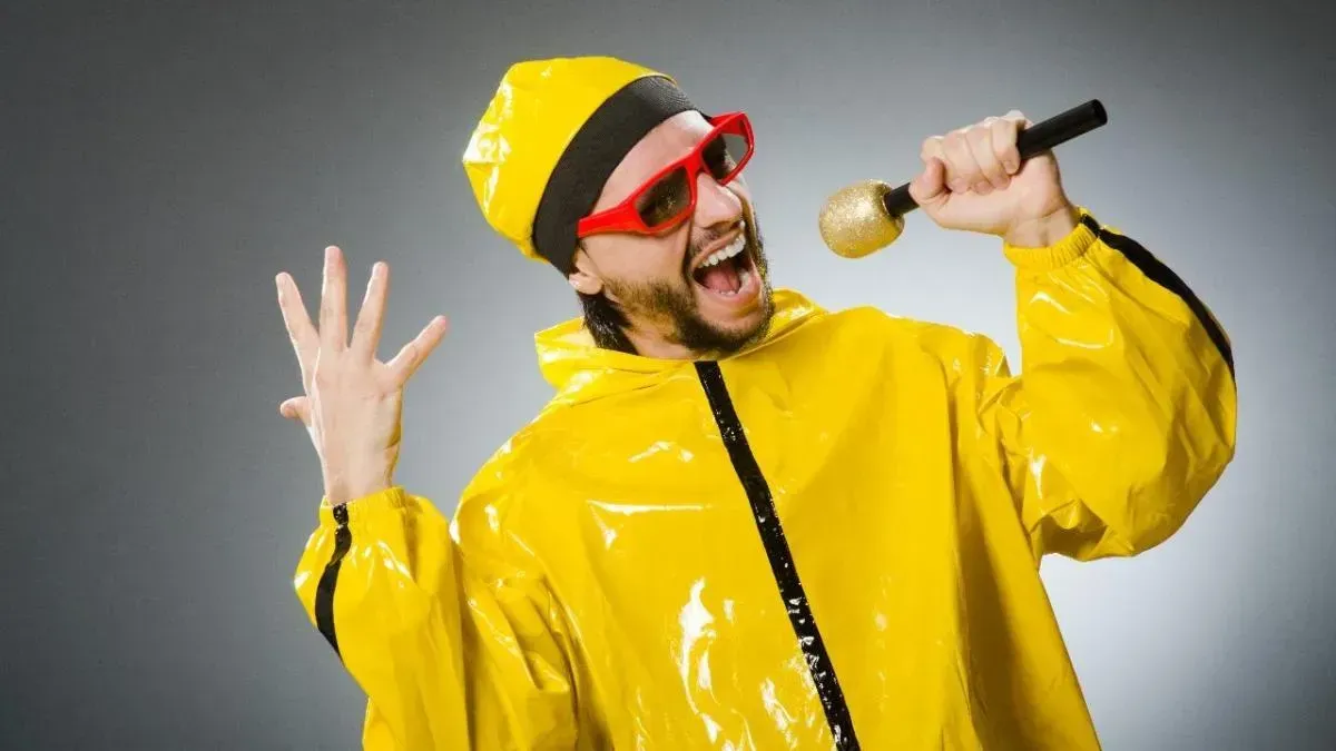 Афиша трансляции Жизненную хип-хоп поэму Дороты Масловской "Другие люди"