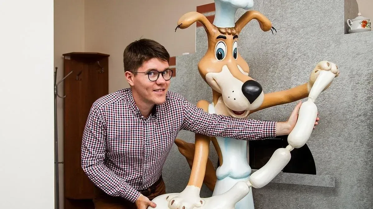 Афиша трансляции TVоя Москва.YOUниоры: Прокопий Уляшов учит ловить хайп