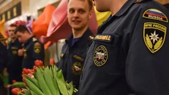 Афиша трансляции Сотрудники МЧС поздравили врачей и медсестер с 8 Марта