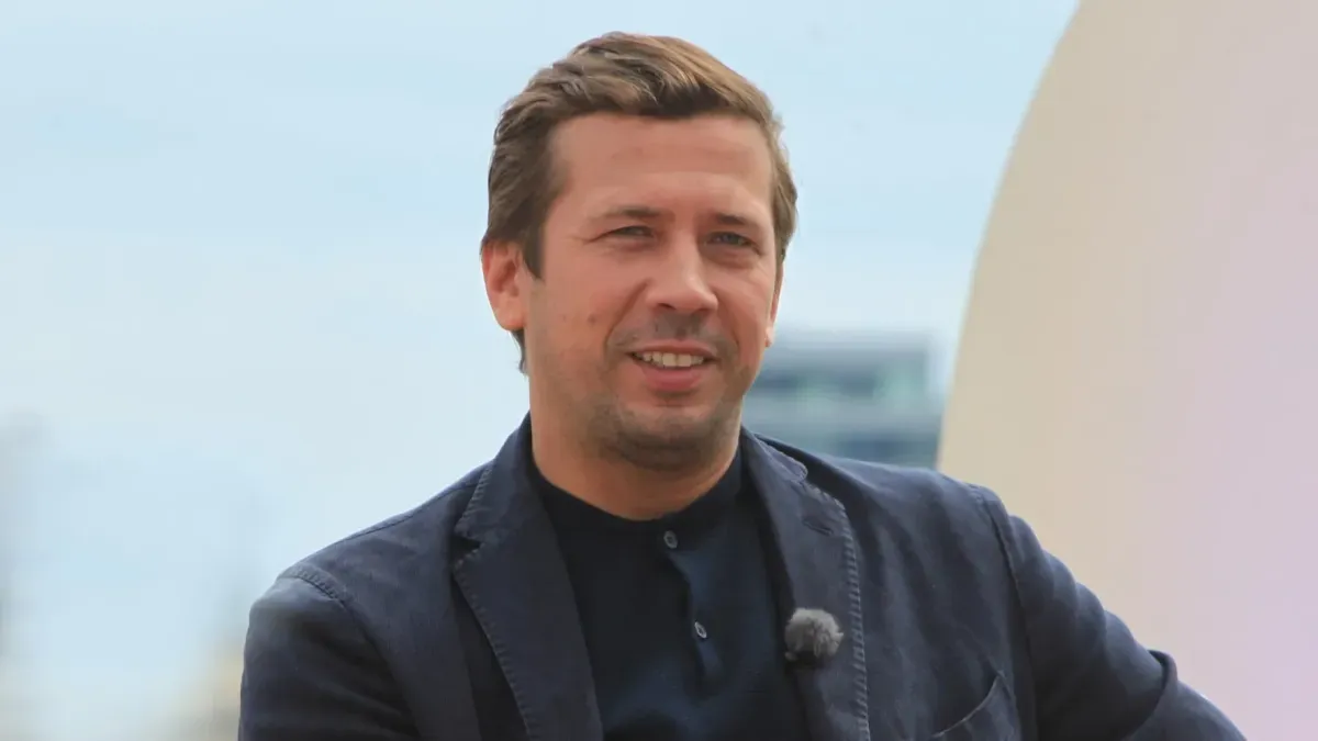 Афиша трансляции Актер Андрей Мерзликин прочел стихи русских поэтов