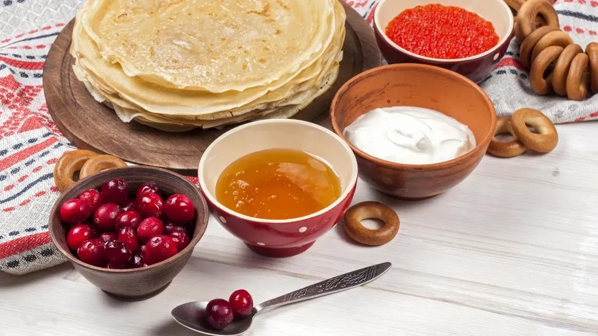 Афиша трансляции Опытные шеф-повара готовят молекулярные блины с икрой