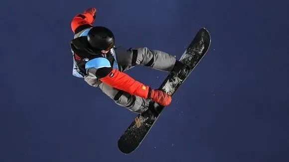 Афиша трансляции Костюмированные соревнования сноубордистов