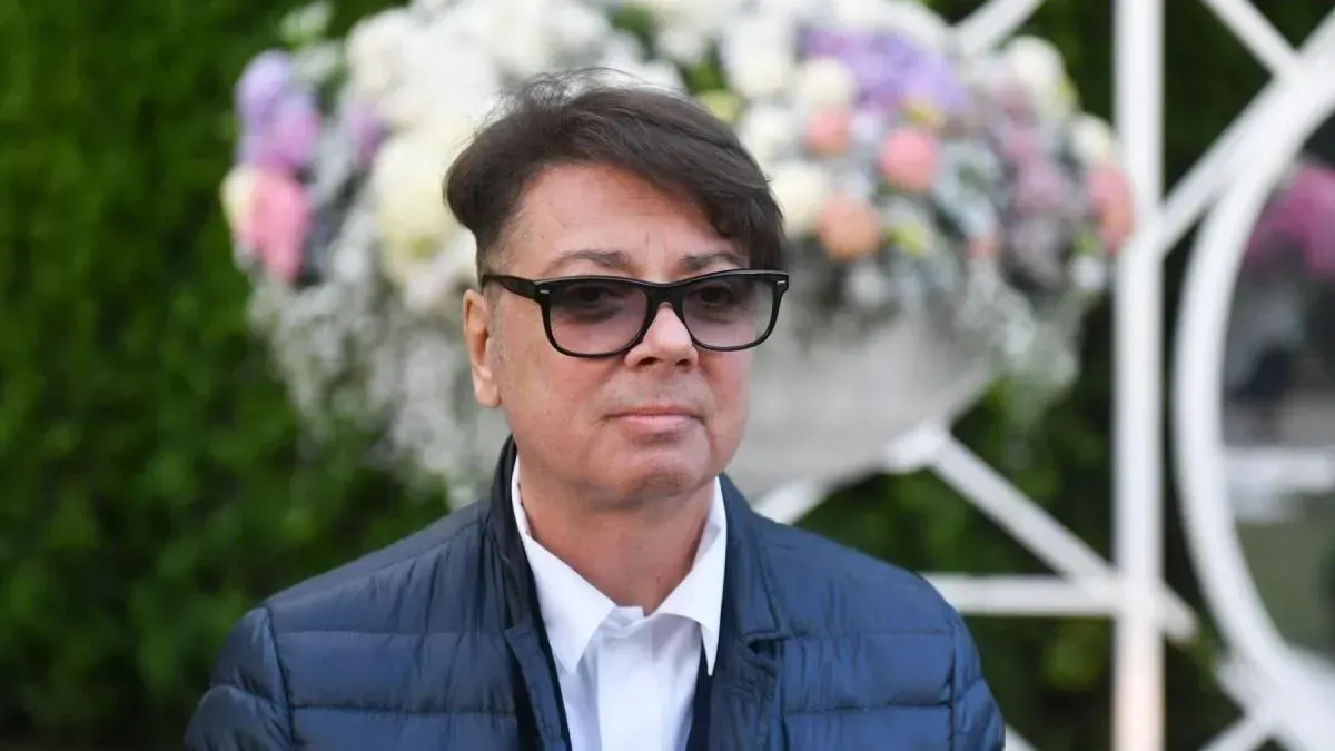 Афиша трансляции Прощание с модельером Валентином Юдашкиным