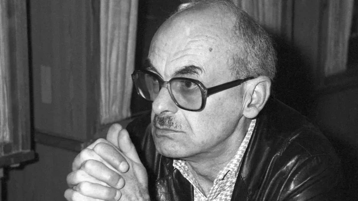 Афиша трансляции Спектакль к 100-летию со дня рождения Булата Окуджавы