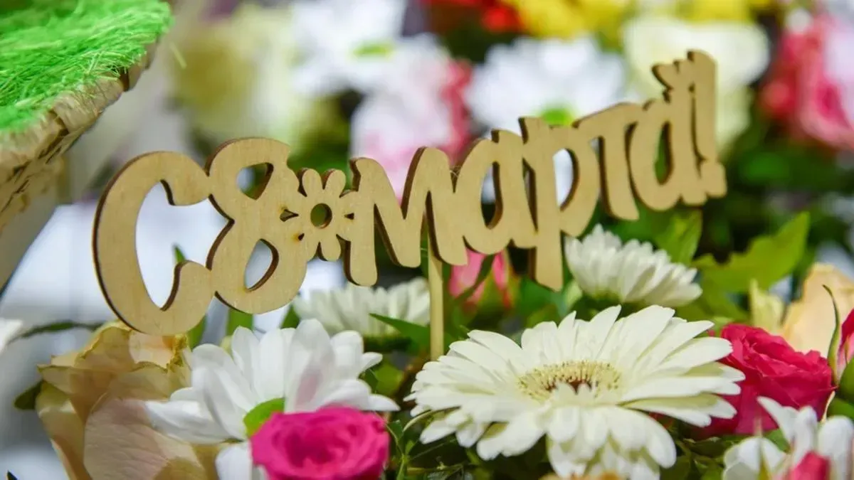 Афиша трансляции Как флорист выбирает цветы на 8 Марта