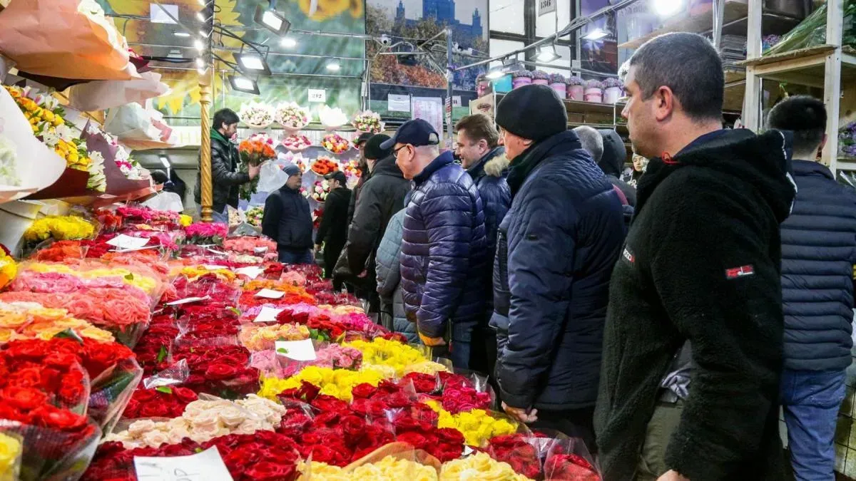 Афиша трансляции Цветочный рынок перед 8 Марта