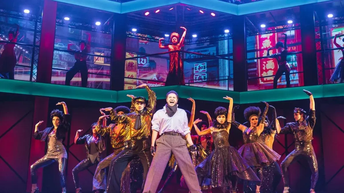 Афиша трансляции Иммерсивный номер в антракте мюзикла "Шахматы"