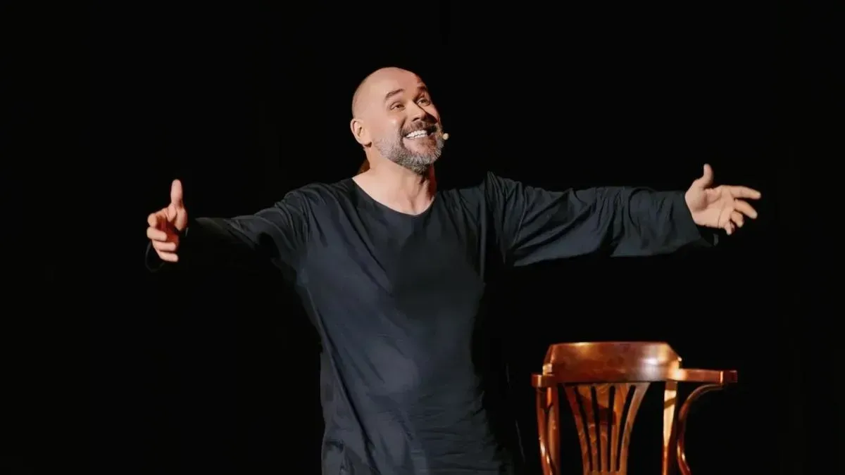 Афиша трансляции Фрагмент моноспектакля Максима Аверина "Научи меня жить"