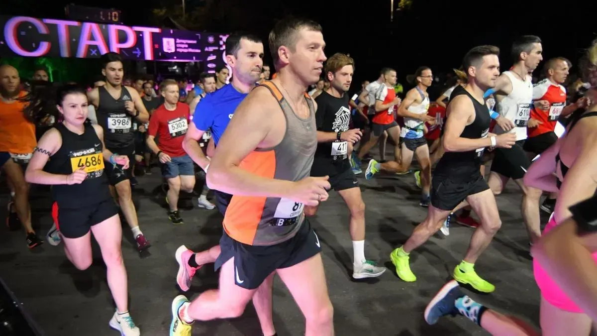 Афиша трансляции Ночной забег в "Лужниках"