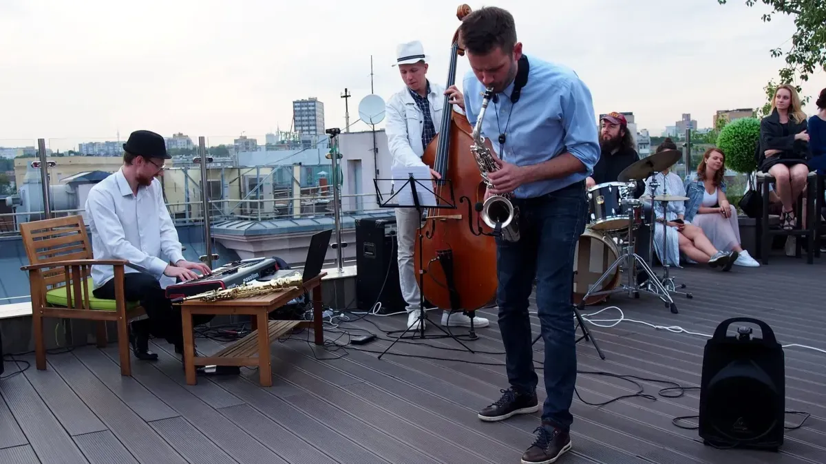 Афиша трансляции Джазовый концерт на крыше в центре столицы