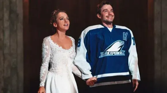 Афиша трансляции Александр Петров и другие звезды на премьере фильма "Лед 2"