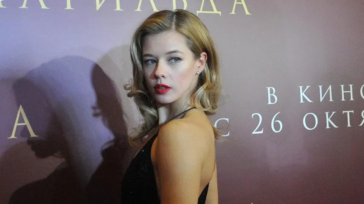 Афиша трансляции Екатерина Шпица прочитала текст "Тотального диктанта"