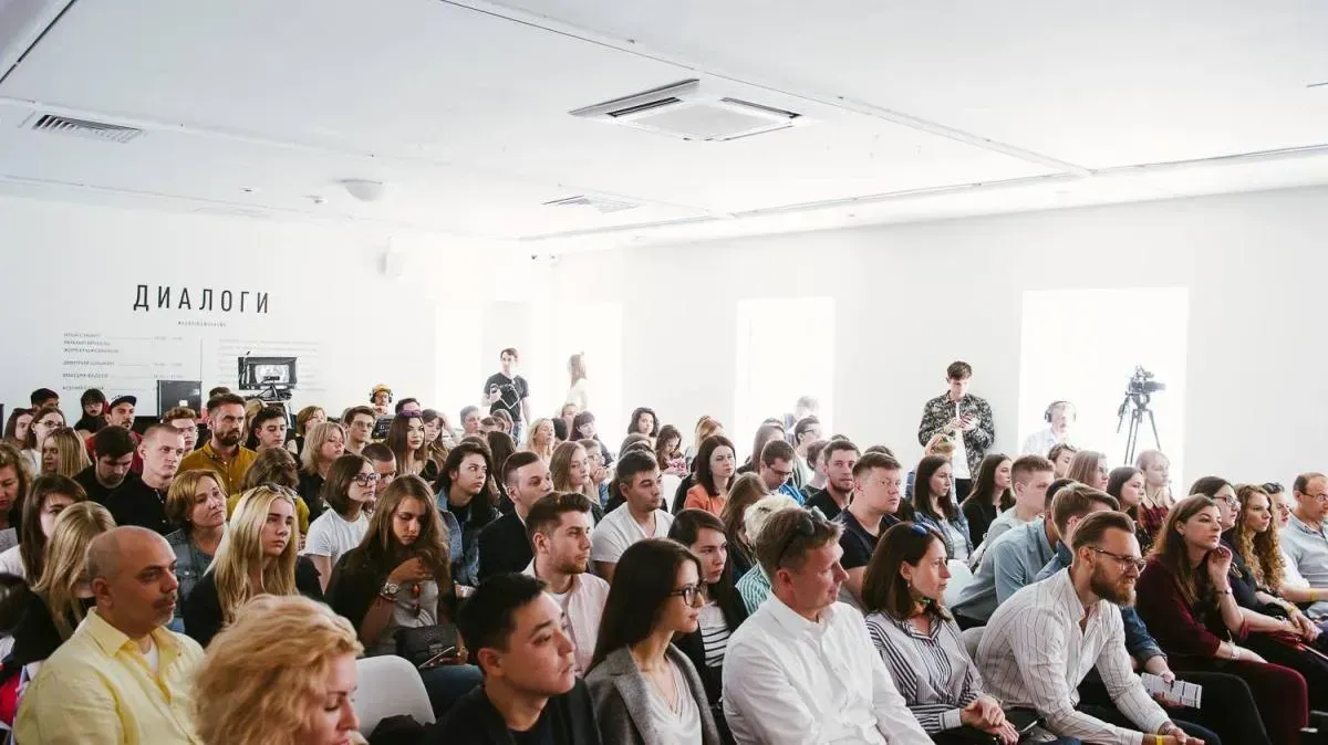 Афиша трансляции Дискуссия с видеоблогером Satyr