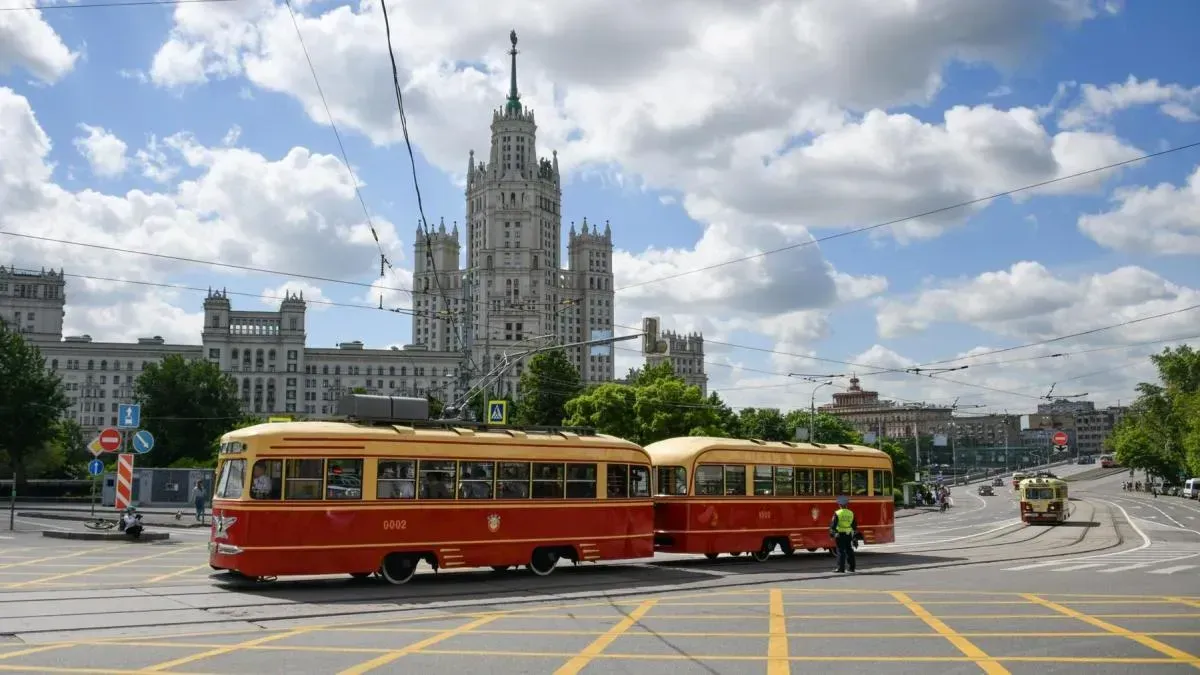 Афиша трансляции Парад ретротранспорта в центре столицы