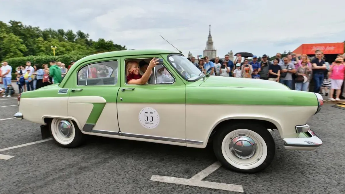 Афиша трансляции Ралли раритетных автомобилей на Воробьевых горах