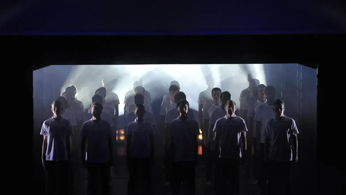 Афиша трансляции На высоте 19 метров: воздушный перформанс об эволюции мира