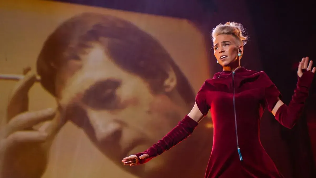 Афиша трансляции МузСалон24: концерт Варвары Визбор 