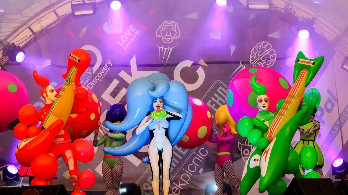 Афиша трансляции Дефиле дизайнерских фантазий