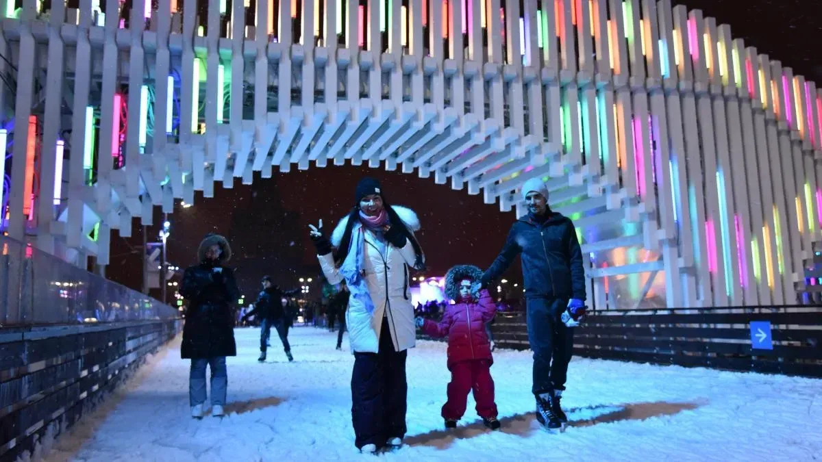 Афиша трансляции Посетители ВДНХ о том, что подарить на Новый год