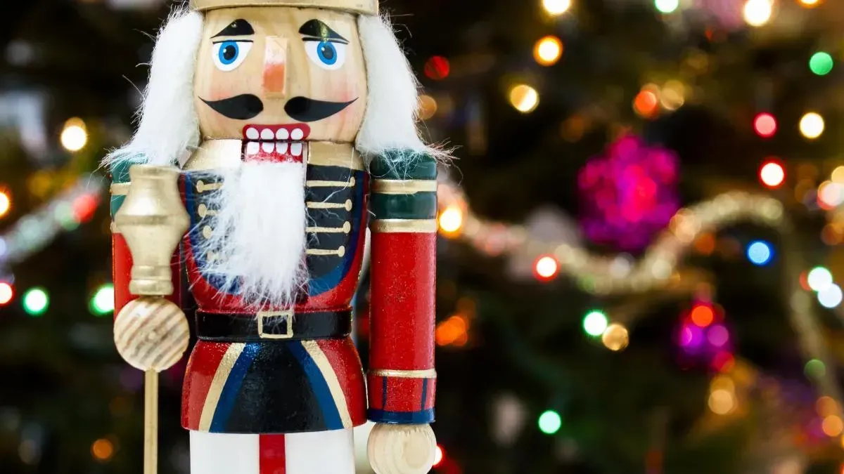 Афиша трансляции Ледовая сказка "Щелкунчик" на площади Революции