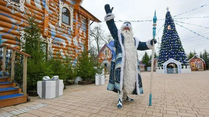 Афиша трансляции Экскурсия по Московской усадьбе Деда Мороза