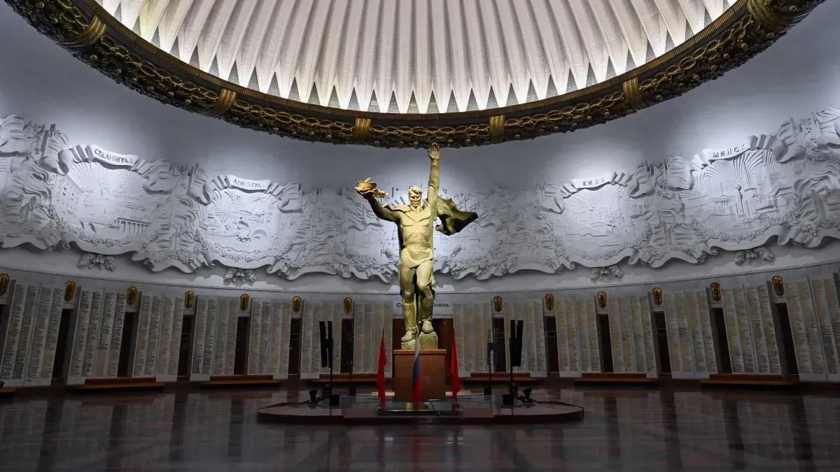 Афиша трансляции Возложение цветов в честь Дня героев Отечества