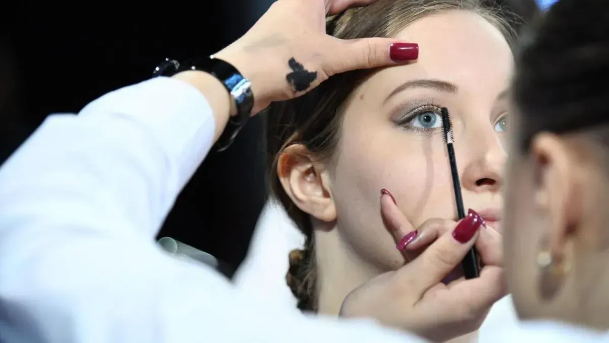 Афиша трансляции Обзор первой Московской недели красоты в "Манеже"