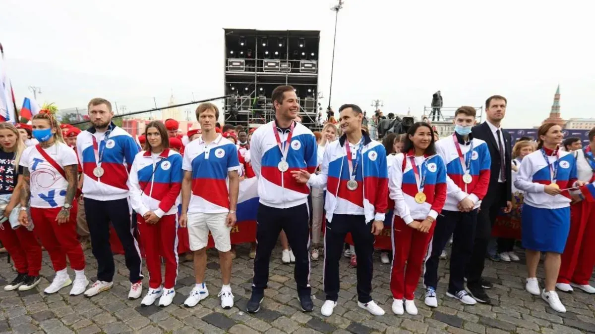 Афиша трансляции Встреча олимпийских чемпионов на Васильевском спуске