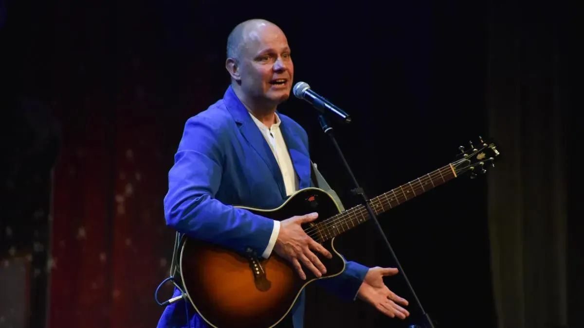 Афиша трансляции Алексей Кортнев читает "Тотальный диктант"