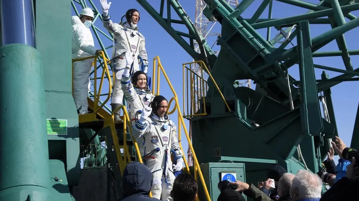 Афиша трансляции Красная ковровая дорожка на премьере фильма "Вызов"