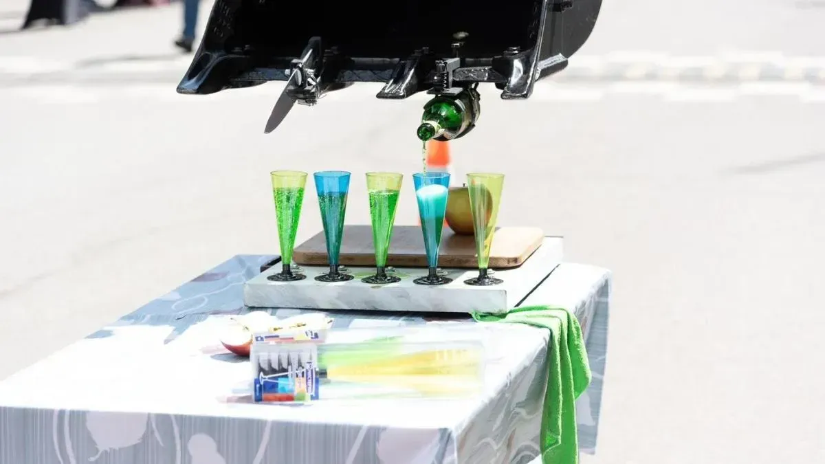 Афиша трансляции Экскаватор-шоу в "Лужниках"