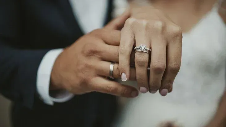 Афиша трансляции Свадебные церемонии на театральной сцене Патриарших прудов