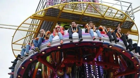 Афиша трансляции Экскурсия по выставке аттракционов и других развлечений