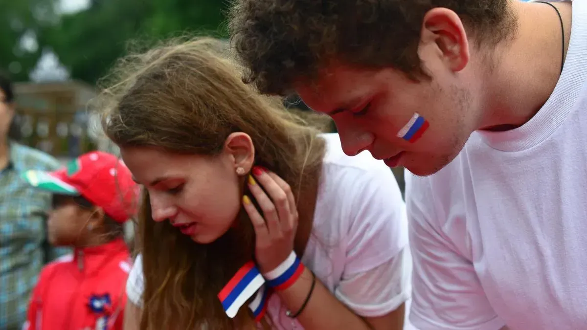 Афиша трансляции Массовое исполнение гимна России и танцевальный флешмоб