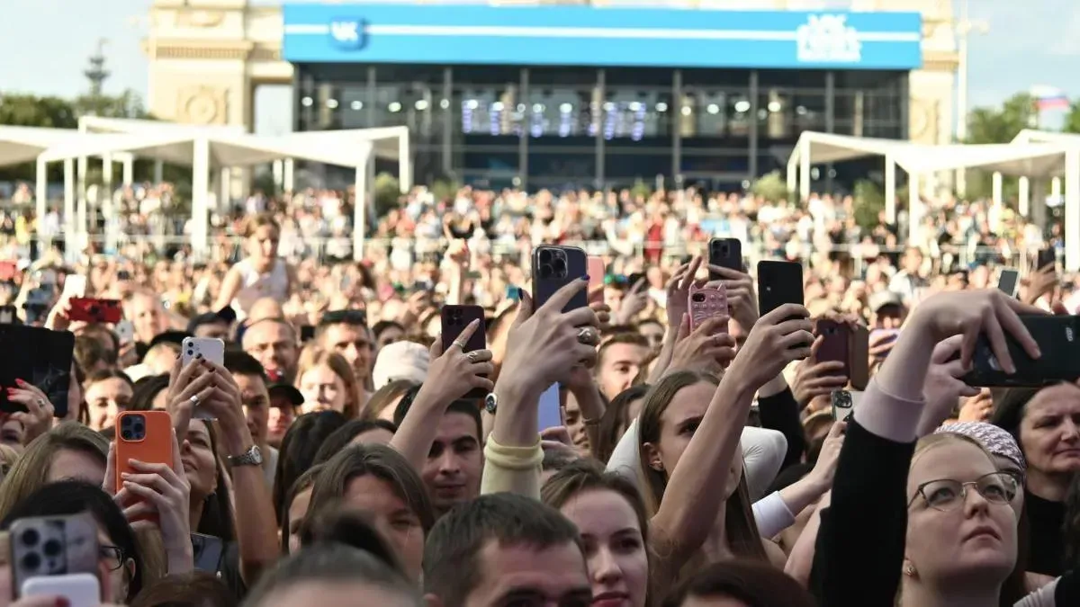 Афиша трансляции Обзор фестиваля VK Fest в "Лужниках"