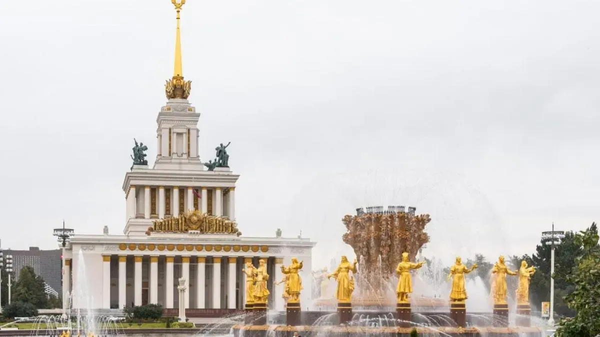 Афиша трансляции Фонтана "Дружба народов" на ВДНХ готовят к зиме