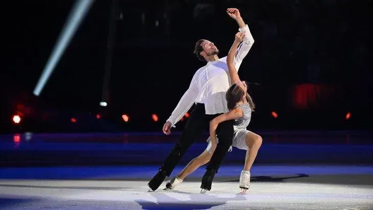 Афиша трансляции Фестиваль "Влюбленные в фигурное катание"