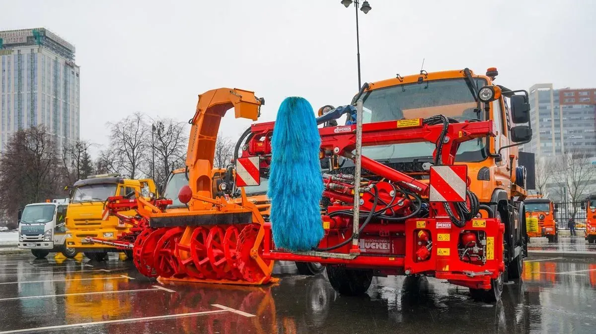 Афиша трансляции Экскурсия по выставке коммунальной и спасательной техники