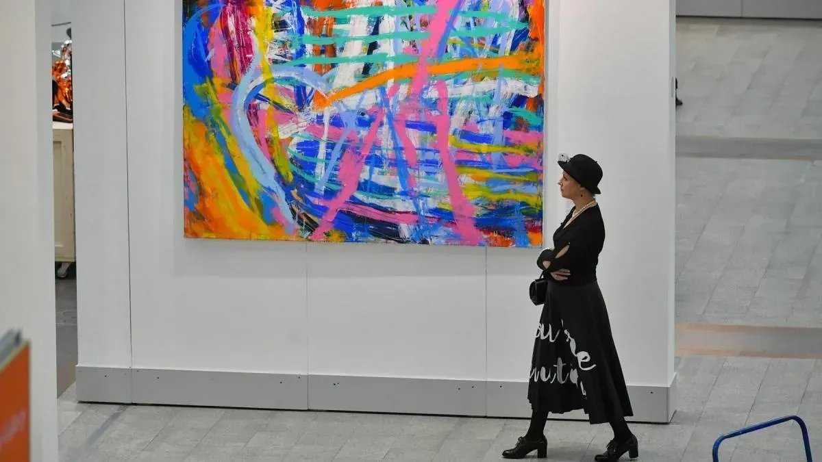 Афиша трансляции Экскурсия по ярмарке "Арт Москва"