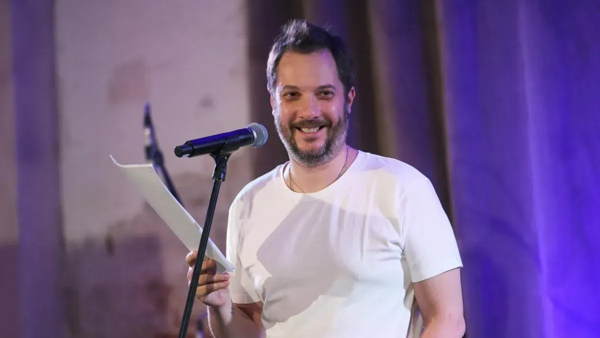 Афиша трансляции Известные артисты читают современную прозу в саду "Эрмитаж"