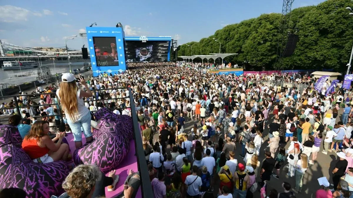 Афиша трансляции Обзор фестиваля VK Fest в Парке Горького