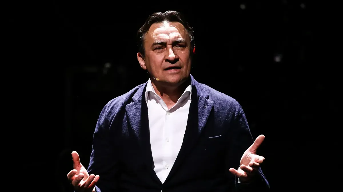 Афиша трансляции Творческая встреча с актером Камилем Лариным