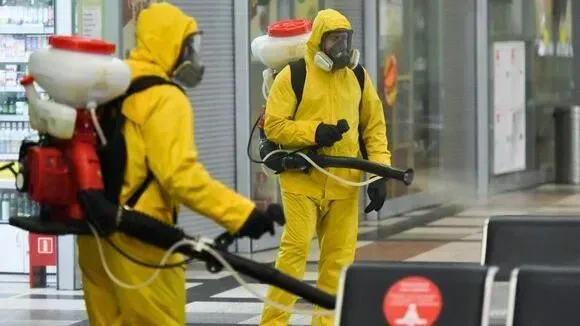 Афиша трансляции Сотрудники МЧС провели дезинфекцию Киевского вокзала