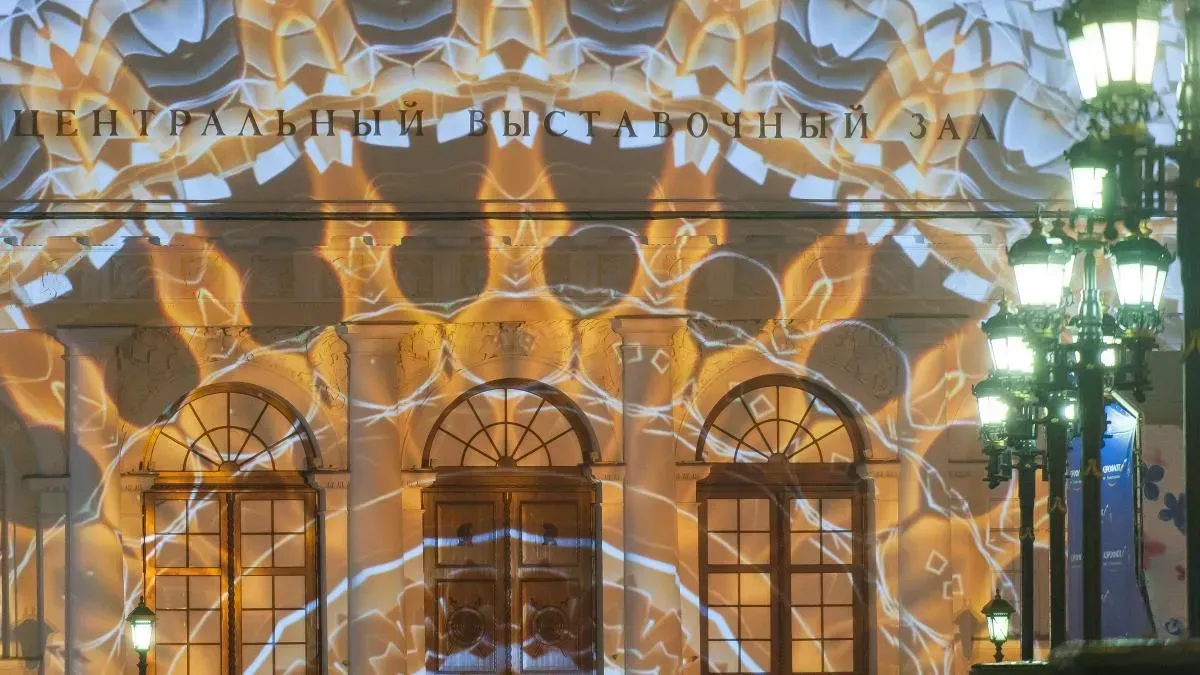 Афиша трансляции Новогоднее световое шоу на фасаде "Манежа"