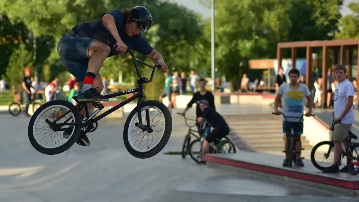 Афиша трансляции BMX-соревнования на фестивале The Bowl